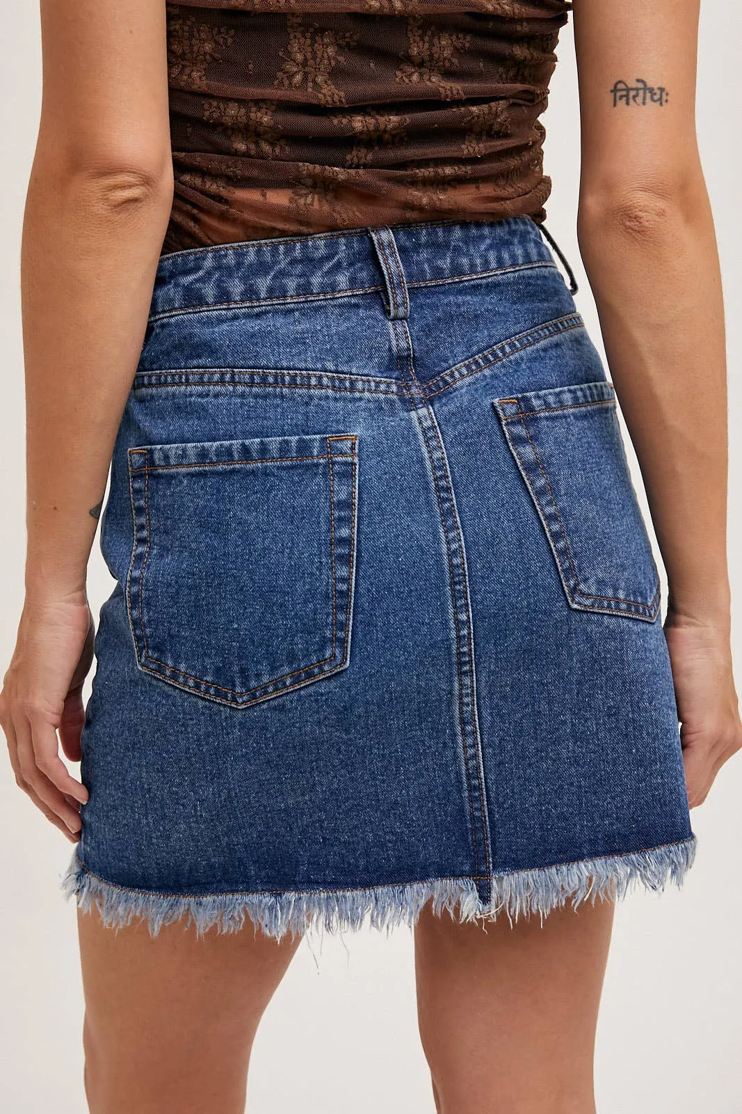 High-Waist Denim Raw Hem Mini Skirt - Light Wash